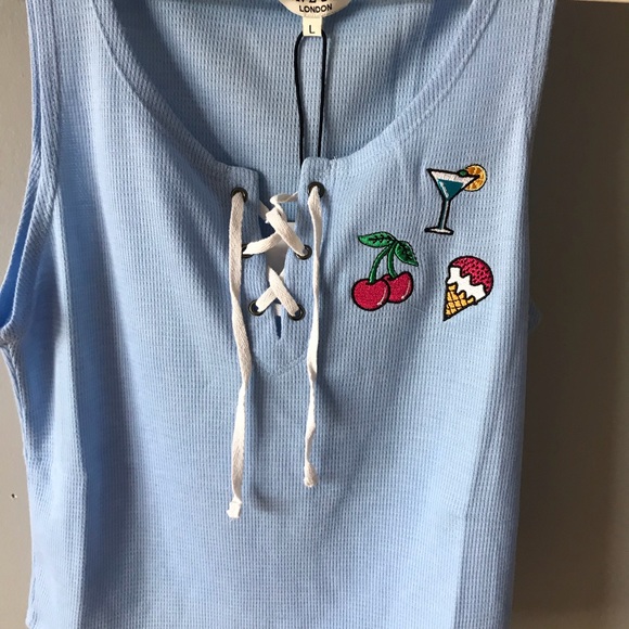 Embroidered badge tank  - Picture 2 of 8